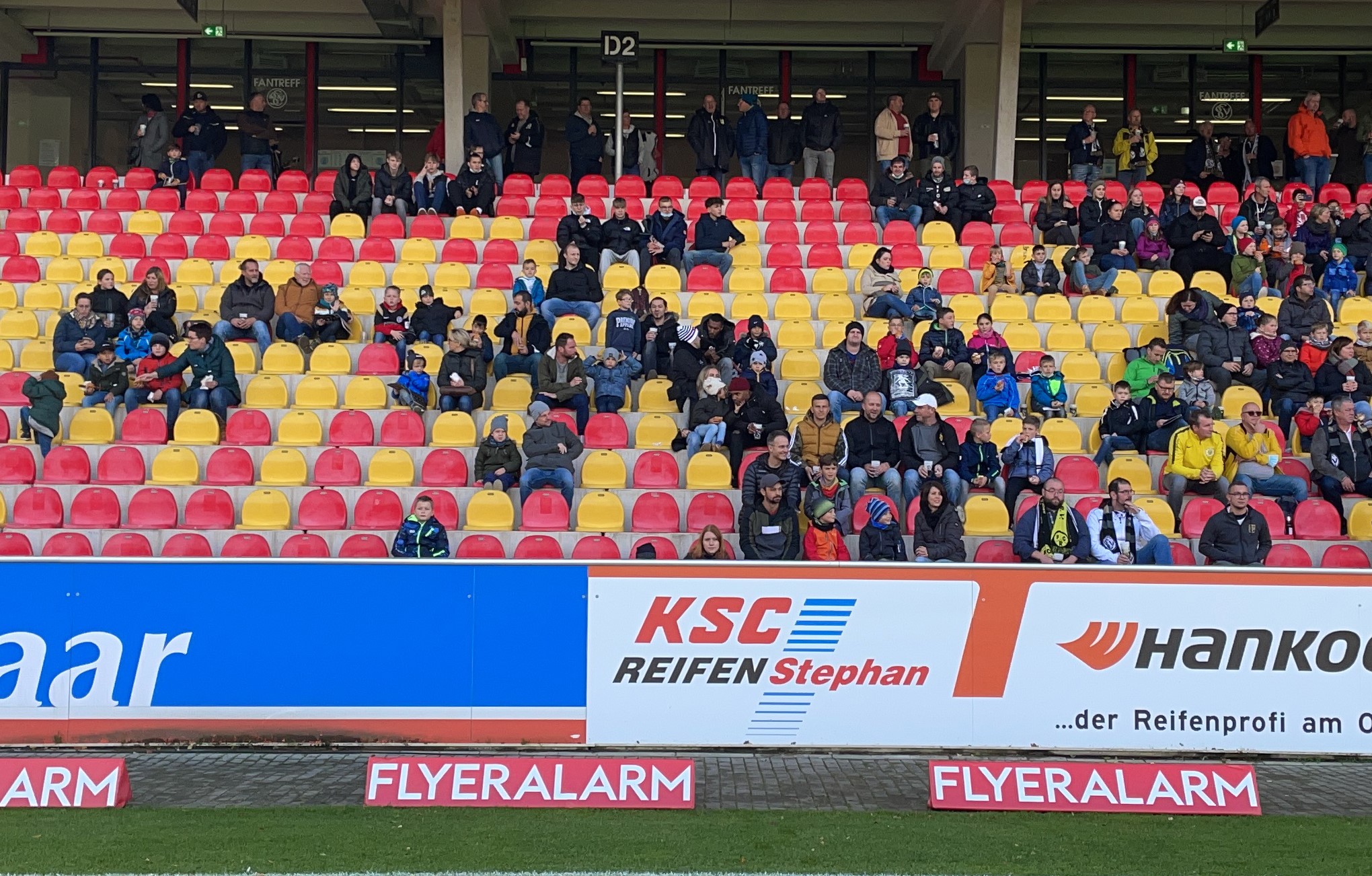 Große Kinderaugen beim Stadionbesuch in Elversberg